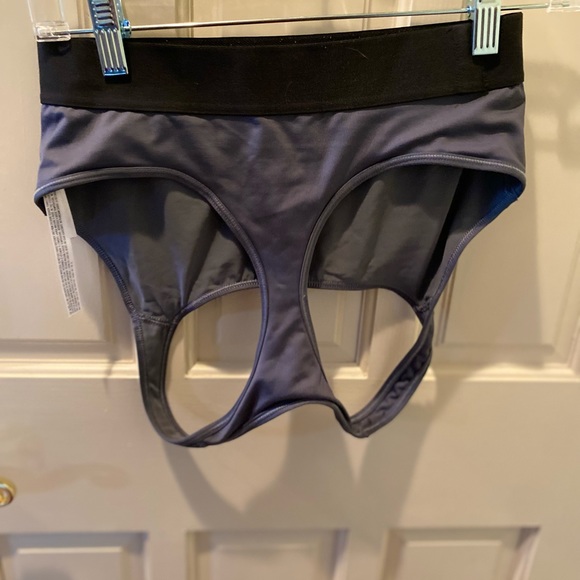 Victoria Sport Bralette - Picture 2 of 3